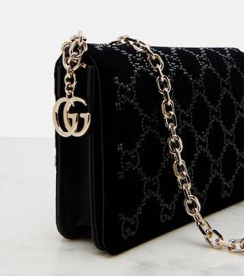 Portemonnaie mit Kettenriemen GG Crystal aus Samt | Gucci