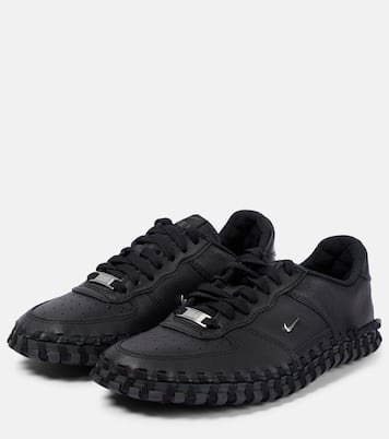 x Jacquemus – Baskets J Force 1 en cuir métallisé | Nike