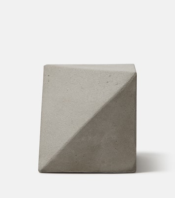 Concrete bookend | Michaël Verheyden