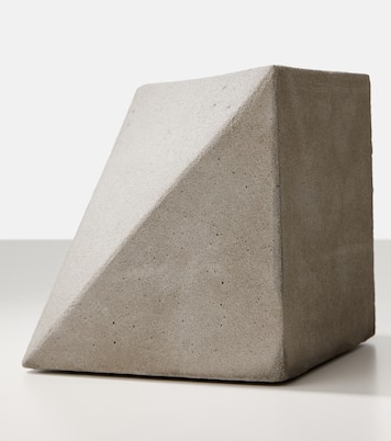 Concrete bookend | Michaël Verheyden