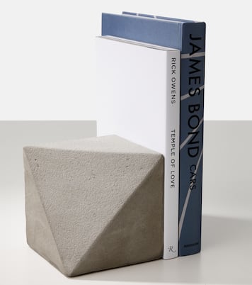 Concrete bookend | Michaël Verheyden