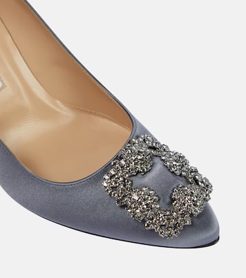 Pumps Hangisi 90 aus Satin mit Kristallen | Manolo Blahnik