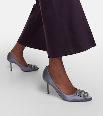 Pumps Hangisi 90 aus Satin mit Kristallen | Manolo Blahnik