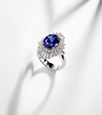 Reign Supreme 18kt white gold ring with sapphire and diamonds | Yeprem