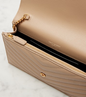 Portemonnaie mit Kettenriemen Cassandre Envelope | Saint Laurent