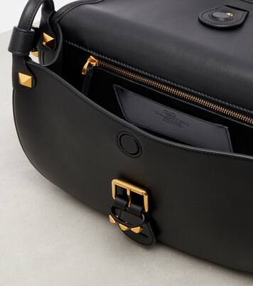 Flaneuse Rockstud Medium leather crossbody bag | Valentino Garavani