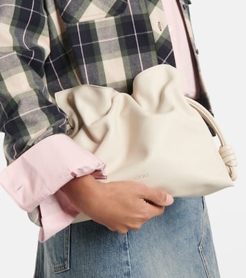 Clutch Flamenco Medium de piel | Loewe