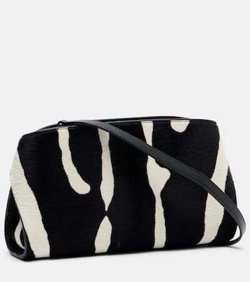 Bedruckte Clutch Hug aus Kalbshaar | Ferragamo