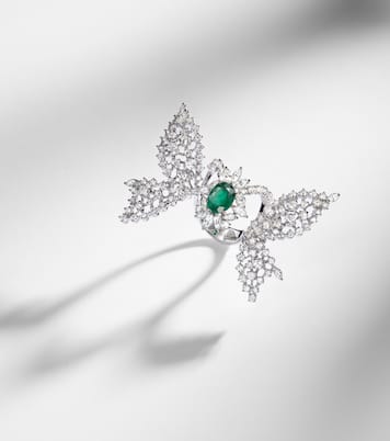 Reign Supreme 18kt white gold ring with emerald and diamonds | Yeprem