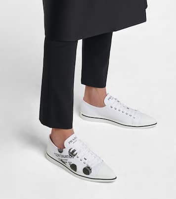 Sneakers a stampa in gabardine | Prada