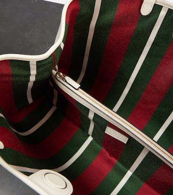 Borsa GG Emblem Medium con pelle | Gucci