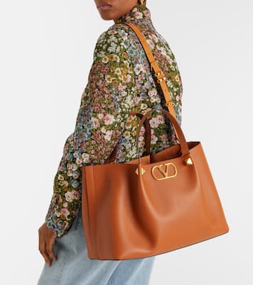 Tote Bag VLogo Medium aus Leder | Valentino Garavani