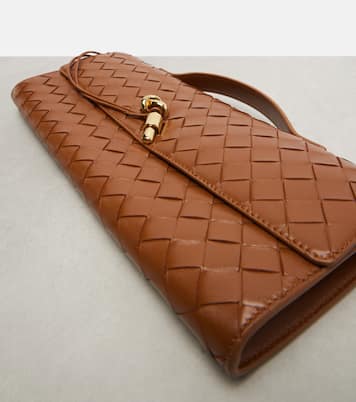 Intrecciato leather clutch | Bottega Veneta
