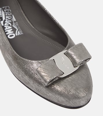 Ballerinas Varina aus Leder | Ferragamo