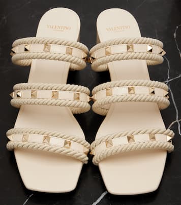 Mules Rockstud Torchon 60 en cuir  | Valentino Garavani