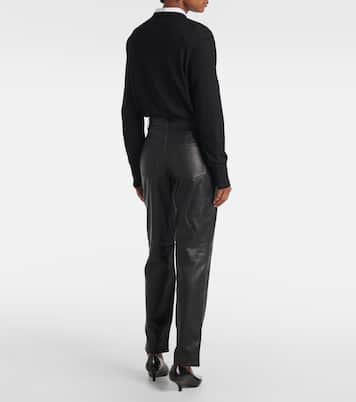 Pantaloni regular in pelle a vita media | Toteme
