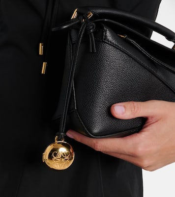 Pebble gold-plated leather bag charm | Loewe