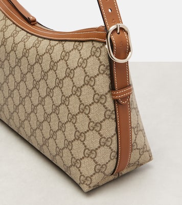 GG Emblem Medium shoulder bag | Gucci