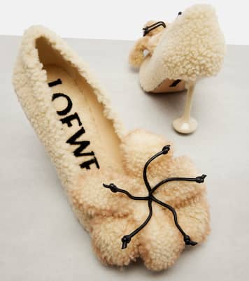 Toy floral-appliqué shearling pumps | Loewe
